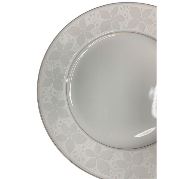 Rosenthal Germany White Velvet 7.75 Inch Salad Plate Gold Trim - Picture 2 of 6